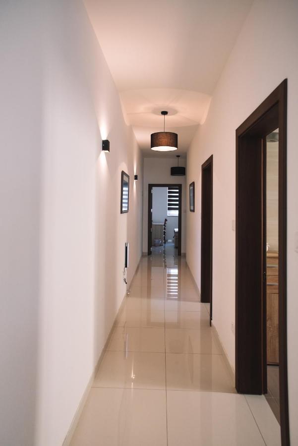 Modern 3 Bedroom With Ac Apartment Żabbar Eksteriør billede